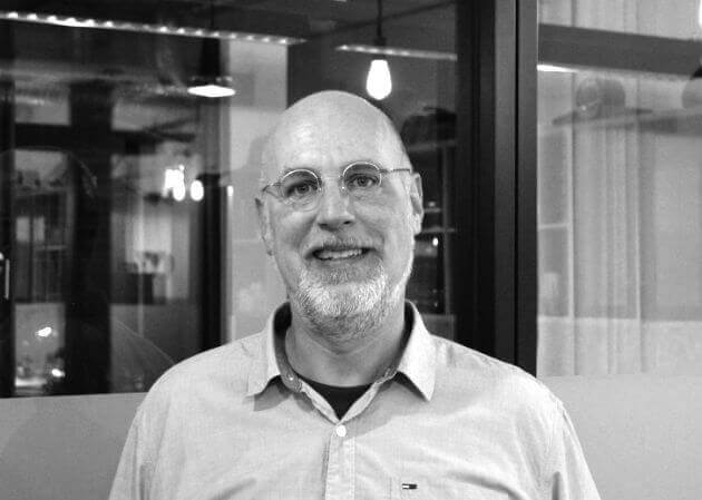 Jürgen Schimmöller Geschäftsführer und Digitalisierungs-Experte, Portrait -Bild in schwarz/ weiß